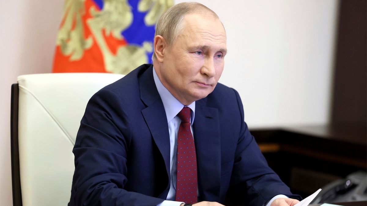 Západ oznámil další balíček sankcí, zakazuje dovoz většiny ruské ropy